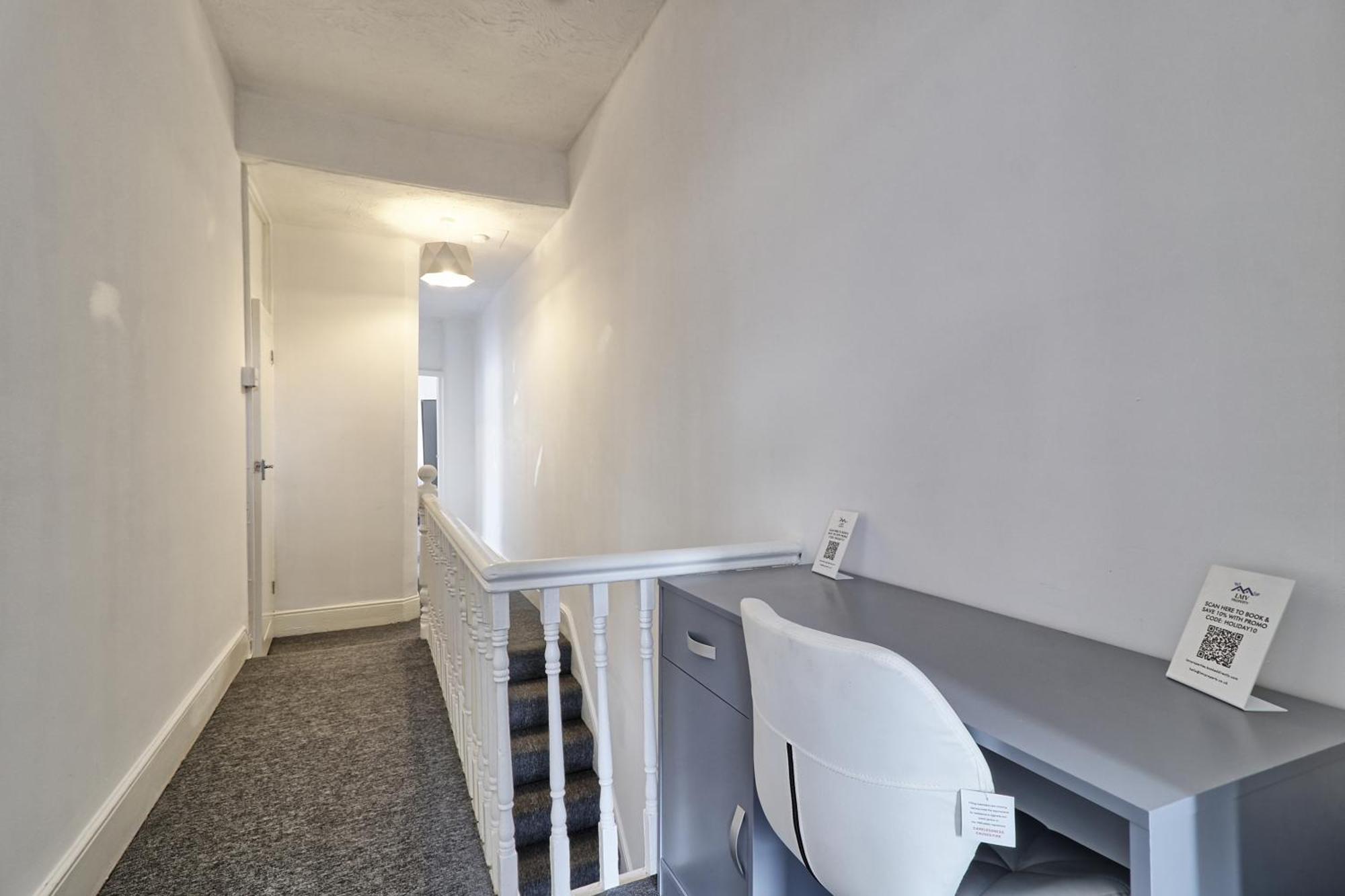Beautiful Spacious Four Bedroom House With Parking For 2 Cars, 5 Minute Walk To Southend Station Exterior photo