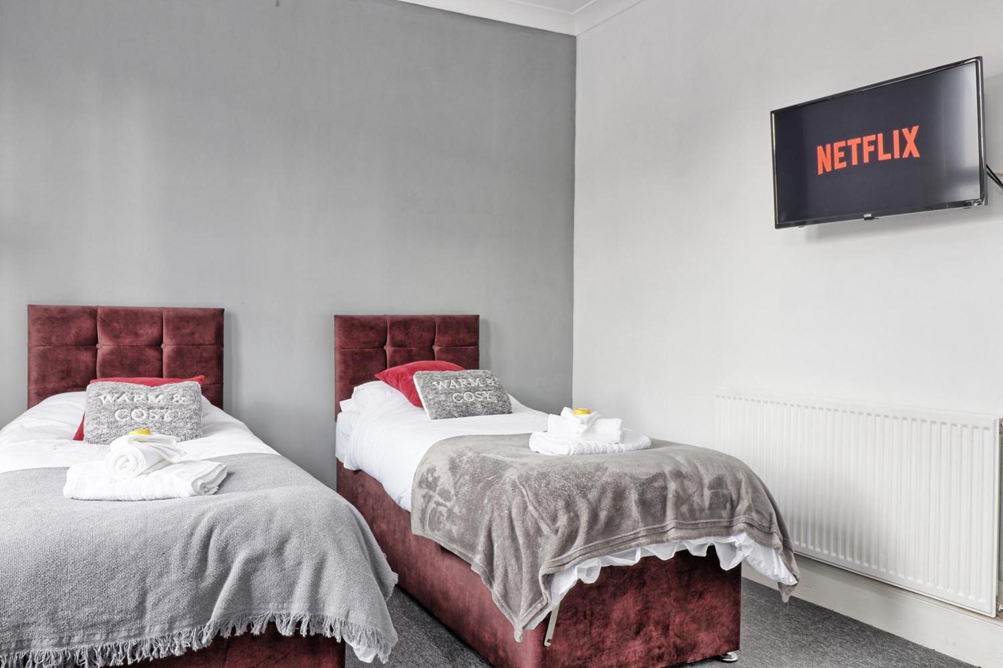 Beautiful Spacious Four Bedroom House With Parking For 2 Cars, 5 Minute Walk To Southend Station Exterior photo